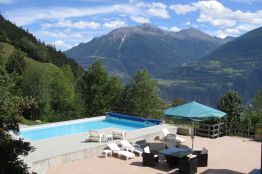 Ferienwohnung im Wallis mit Pool und Aussicht auf die Berge