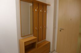 Eingang mit Garderobe